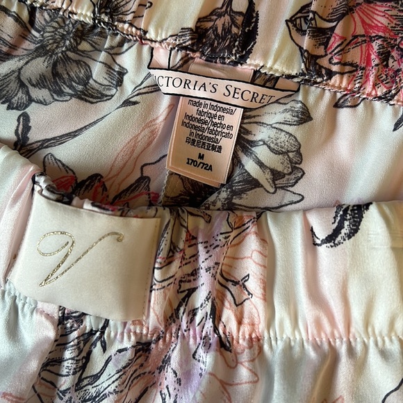 🌸 Victoria Secret Sleep Wear Shorts Set 🌸 - Picture 10 of 10